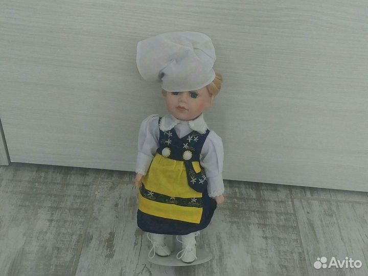 Кукла фарфоровая коллекционная