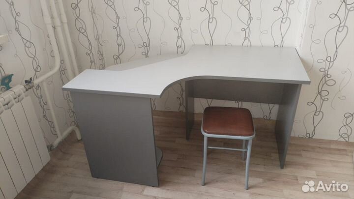 Стол компьютерный