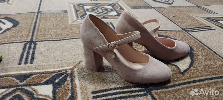 Туфли женские 35 размер бежевые