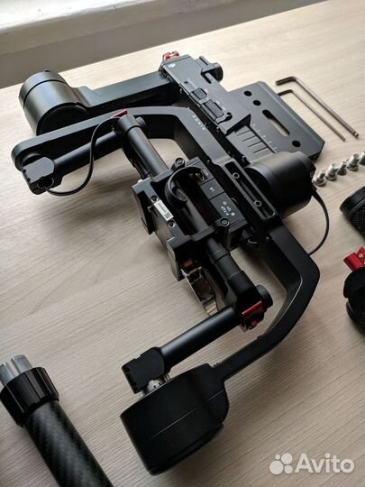 Электронный 3-осевой стабилизатор DJI Ronin-M