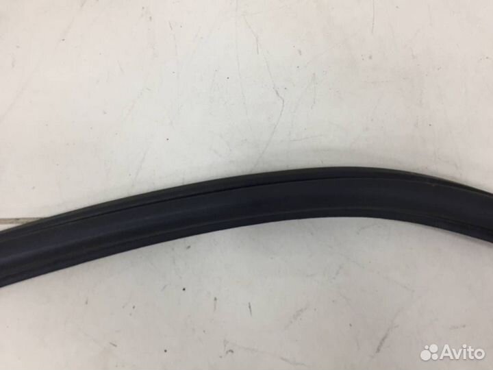 Уплотнитель проема двери задней левой Volkswagen J