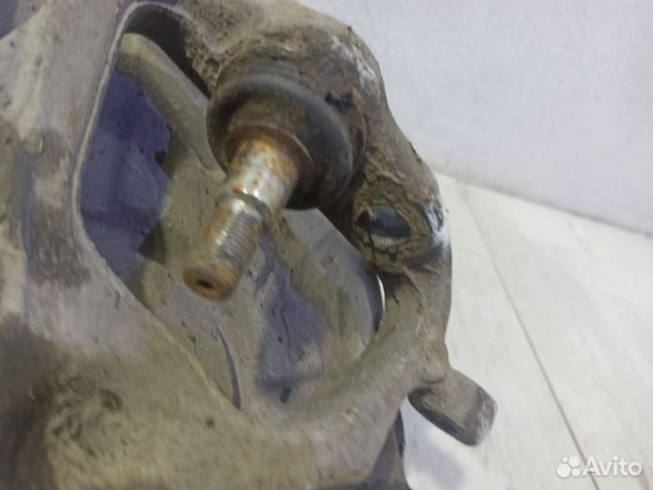 Кулак передний правый A2203303820