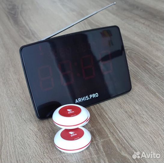 Кнопка вызова официанта и табло отображения вызова