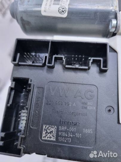 Моторчик стеклоподъемника передний левый