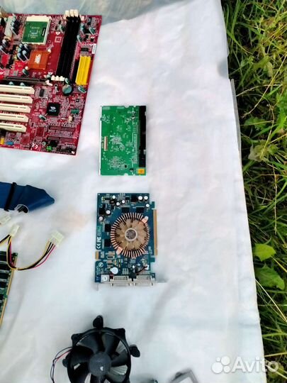 Материнская плата с процессором и корпус