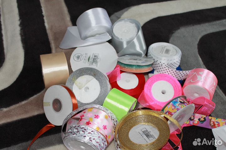 Ленты бусины и пуговицы