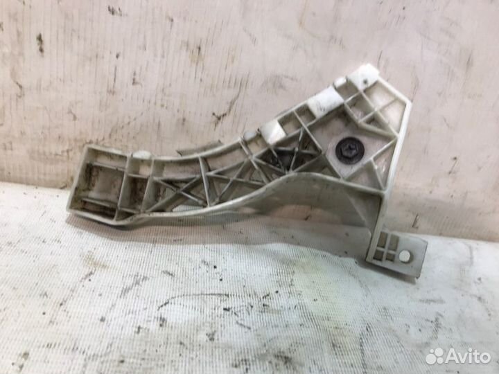 Кронштейн бампера задний правый Mazda 3 седан BK