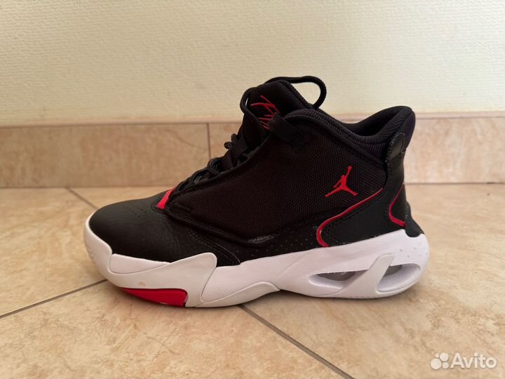 Кроссовки оригинальные Nike Jordan