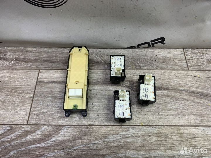 Блок управления стеклоподъемниками Toyota Camry XV40 (2006—2009)