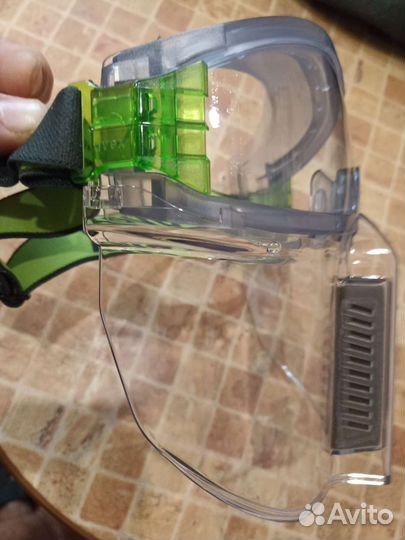 Очки с щитком защитные