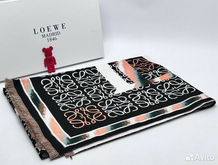 Стильный шарф Loewe для современного мужчины