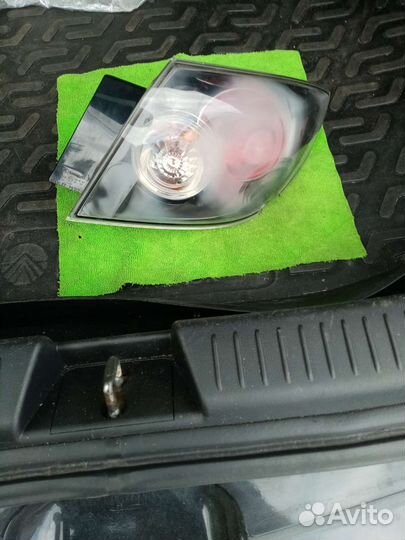 Задний правый внешний фонарь мазда 3 хечбек
