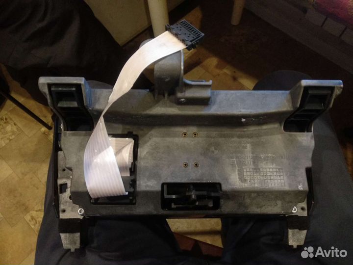 Блок с мобильным телефоном для BMW