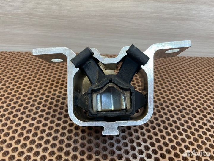 Опора двигателя правая LADA X-Ray