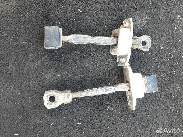 Ограничитель двери Mitsubishi Outlander XL