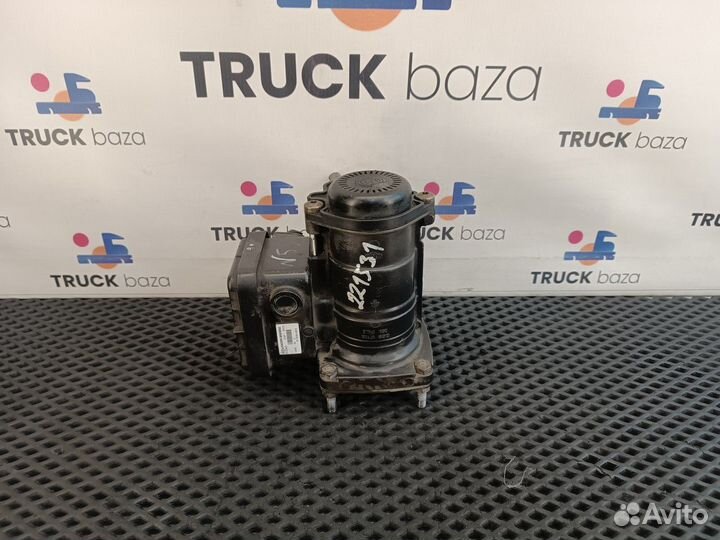 81523016213 Кран управления тормозами прицепа