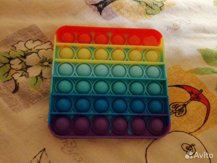 Средний радужный поп ит