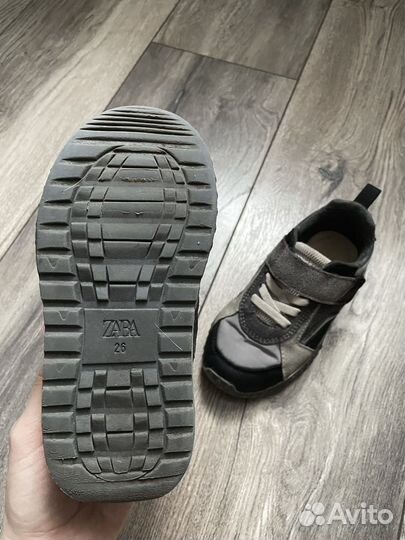 Кроссовки zara