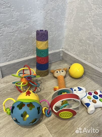 Развивающие игрушки погремушки для малыша