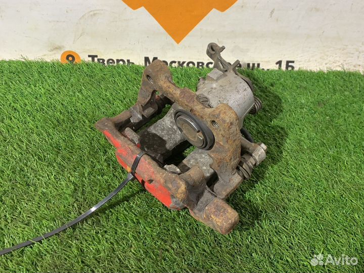 Задний левый супорт Volkswagen Jetta 5 1.6 BSE