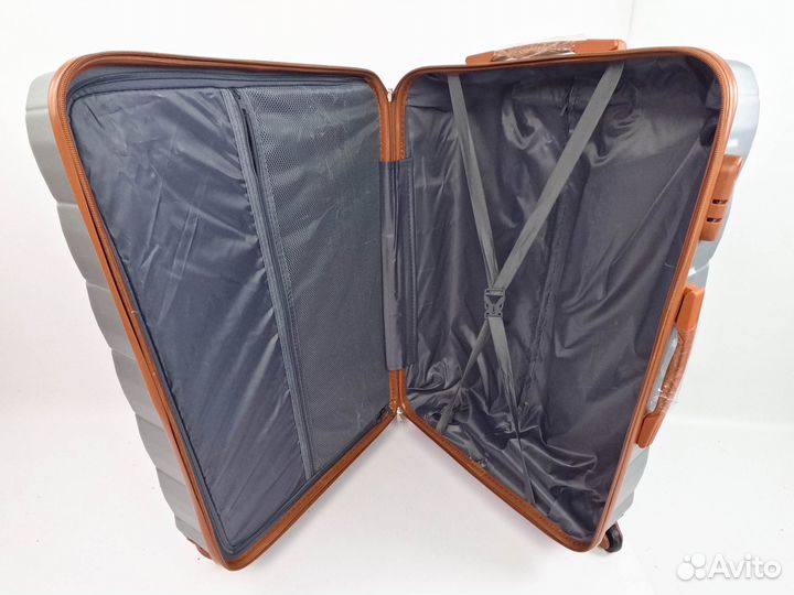 Чемодан большой серый ударопрочный