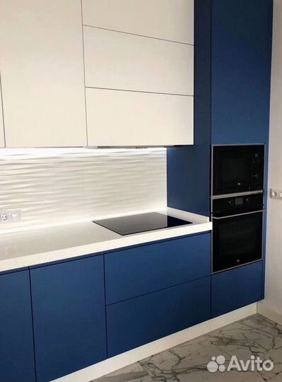 Кухонный гарнитур в современном стиле на заказ