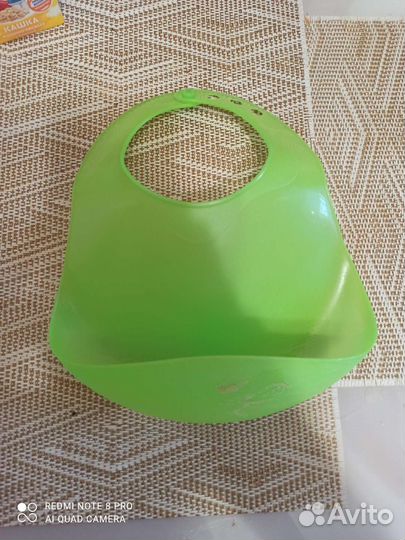 Нагрудник пластиковый для кормления