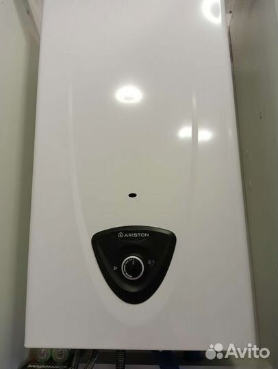 Газовая колонка ariston