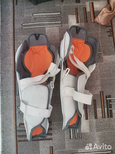 Щитки хоккейные размер 15