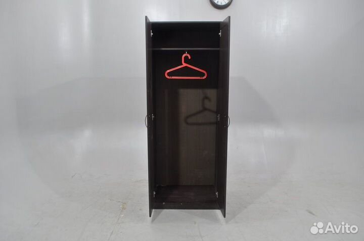 Офисный шкаф для одежды