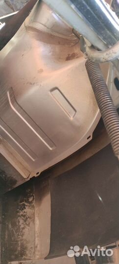 Задний правое крыло