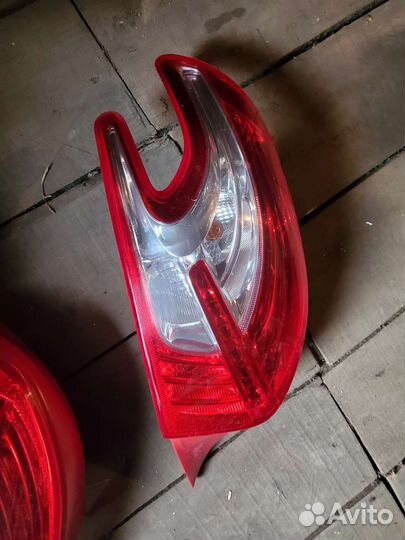 Стоп сигнал peugeot 208 2014год пара