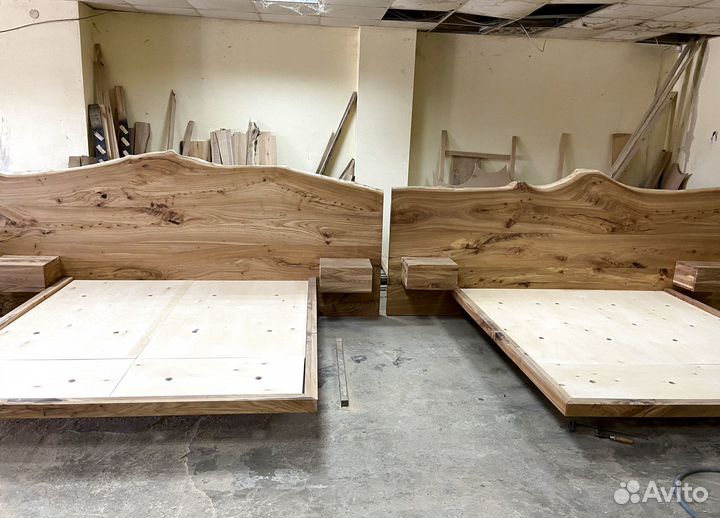 Кровать из дерева