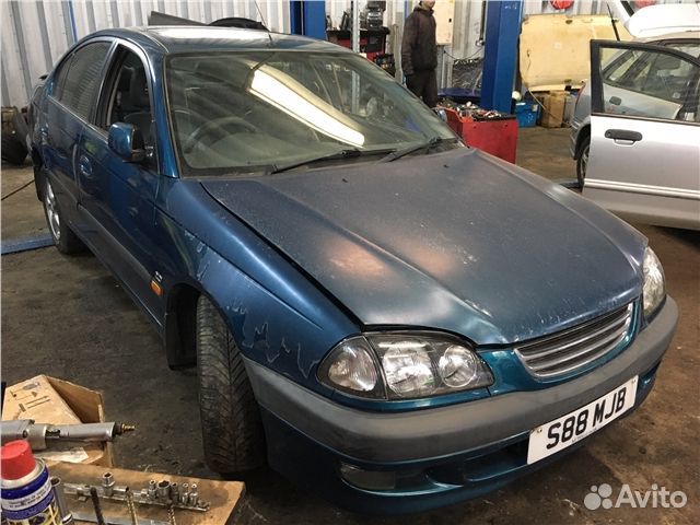 Разбор на запчасти Toyota Avensis 1