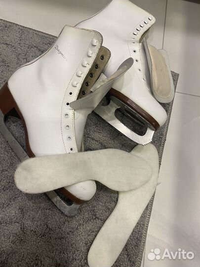 Коньки женские фигурные 42 размер