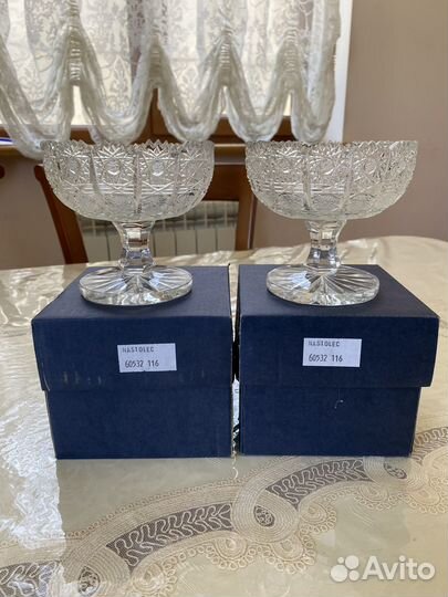 Конфетница на ножке