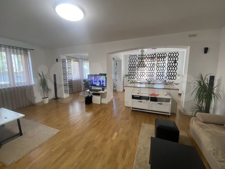2-к. квартира, 65 м², 1/16 эт.