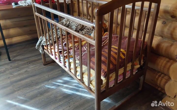 Детская кровать и детский стульчик