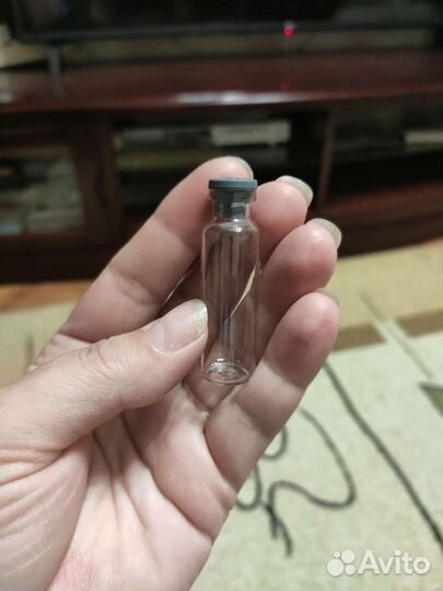 Стеклянная колбочка