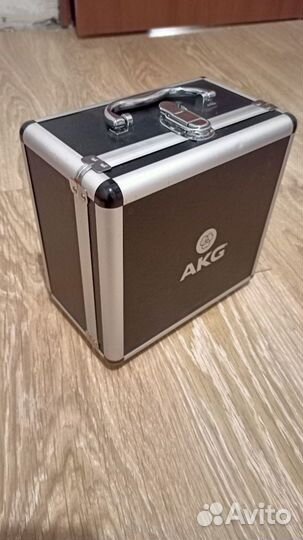 AKG P220 студийный микрофон