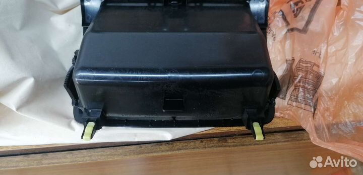 Верхний бардачок тойота авенсис т250