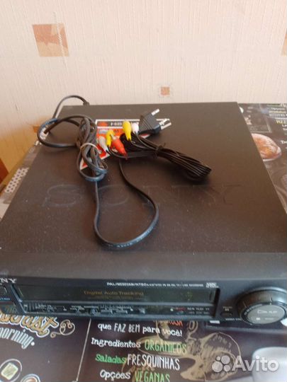 Музыкальный центр и видеомагнитофон