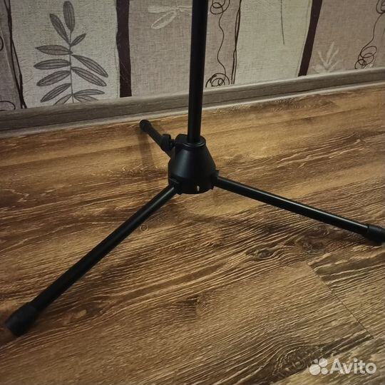 Стойка для микрофона напольная