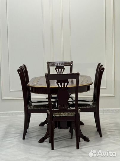 Комплект стол и стулья.Оплата при получении
