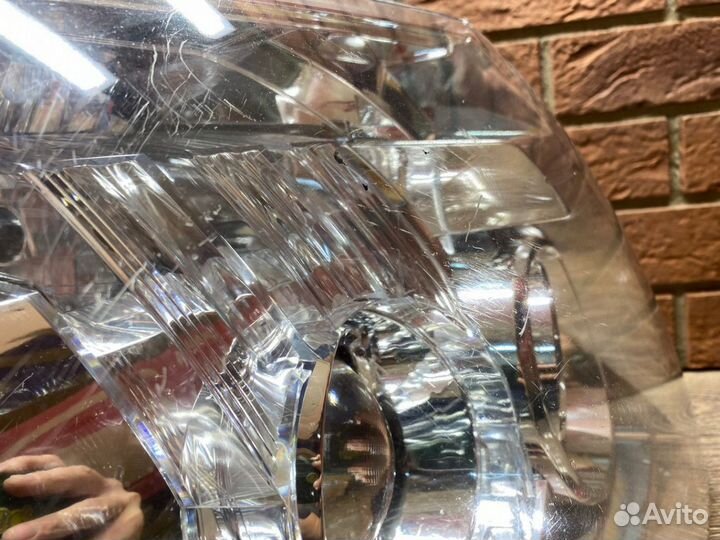 Фара правая Mitsubishi Pajero 4 2007-2021 Ксенон