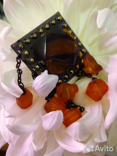 Винтажная брошь янтарь литовский