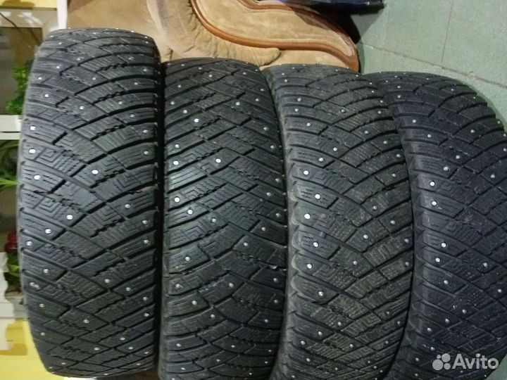Goodyear UltraGrip Arctic 2 215/65 R16 98