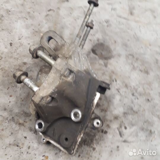 Кронштейн крепления двигателя Форд Фокус 2