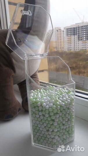 Подставка для кистей для макияжа с бусинами