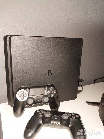 Ps4 slim 1tb + 3 джойстика, подписка и диски